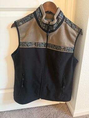 Copper River Soft Shell Vest Black and Tan with Totem design trim women’s medium